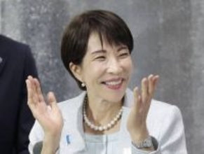 「みっともない」高市首相、天皇皇后両陛下ご臨席の式典での“フェスノリ”に批判殺到