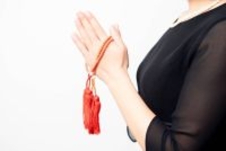 大切な人との別れ…約8割が「心残りある」、6割以上「伝えられなかった言葉がある」