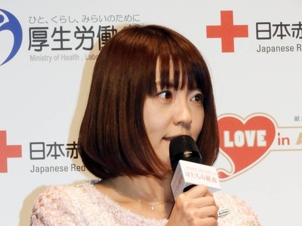 迷いが解けた？小林麻耶こと「國光真耶」、芸名を再び「小林麻耶」へ