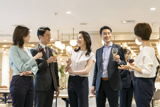 会社の忘年会は“昼にオフィス開催”がトレンド？ケータリングサービス利用企業は2.5倍に