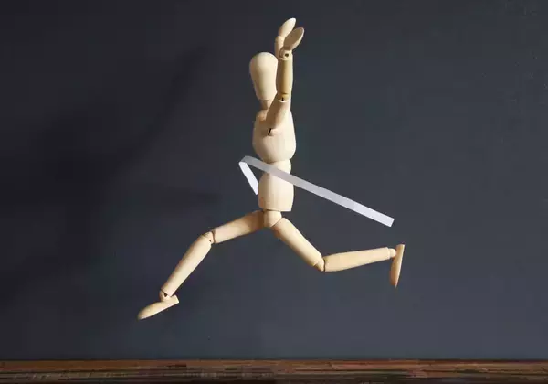 北京のロボット専門ハーフマラソン大会、優勝は人間の世界記録を遥かに上回るタイムに