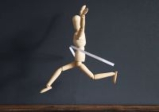 北京のロボット専門ハーフマラソン大会、優勝は人間の世界記録を遥かに上回るタイムに