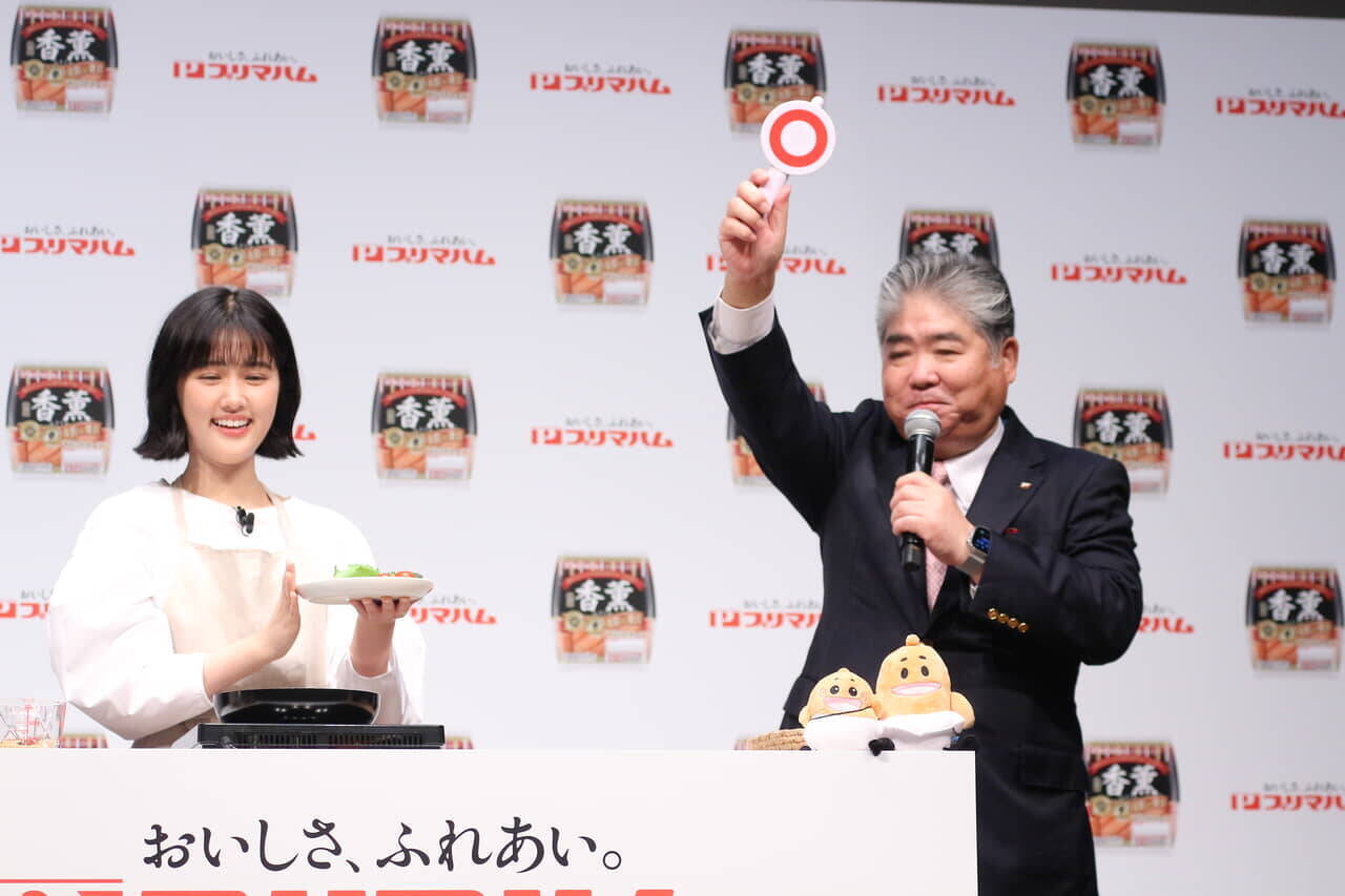 原菜乃華「小さいころから食べている、大好き」激推ポークの炒め料理に挑戦