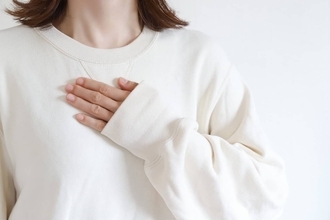「飲み込むたびに心臓が停止する」恐怖の希少疾患…女性救った治療法は