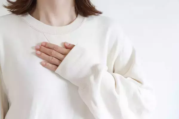 「飲み込むたびに心臓が停止する」恐怖の希少疾患…女性救った治療法は