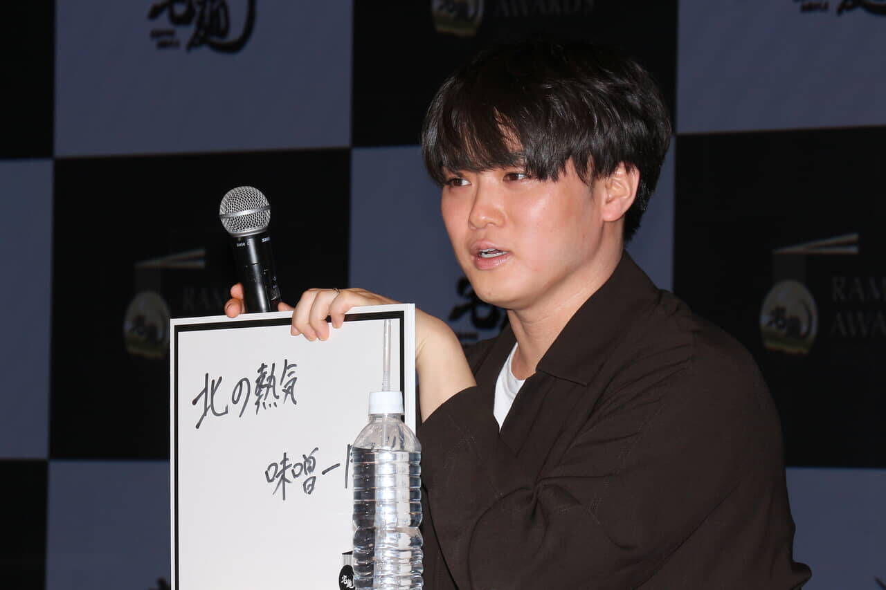 ベテランラーメン系YouTuberが“食レポ”完敗…「北の熱気 味噌一閃！」も虚しく崩れ落ちる