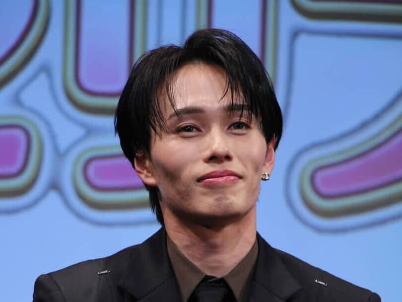 佐々⽊美玲、イベントでタバコを一服？誘い込んだ和⽥雅成「今の咳で⾟いものは全部、出ました」