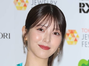浜辺美波、1430万円ジュエリーまとってランウェイ！「やはり緊張するなって」