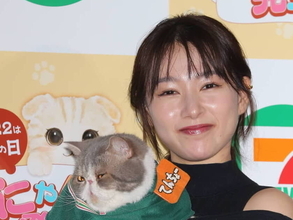 桜井日奈子「猫とスイーツは“たまらにゃい”」セブン-イレブン新商品発表会で猫愛が暴発！