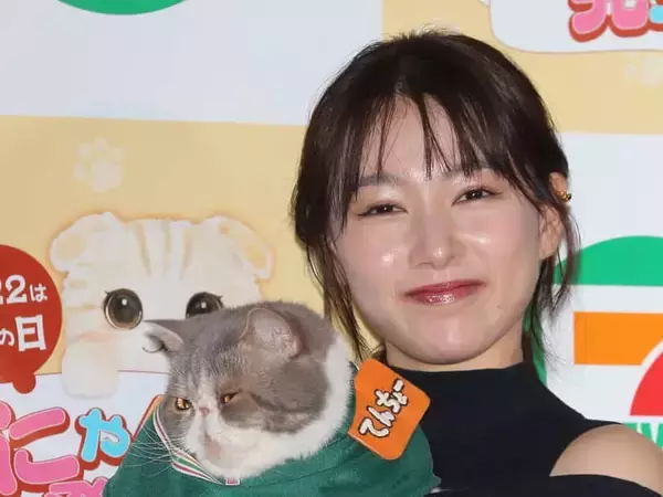 桜井日奈子「猫とスイーツは“たまらにゃい”」セブン-イレブン新商品発表会で猫愛が暴発！
