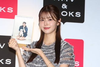 鈴木ゆうか、20代最後カレンダーで過去ベスト更新だ！「1月の“もこもこ”おそろがお気に入り」