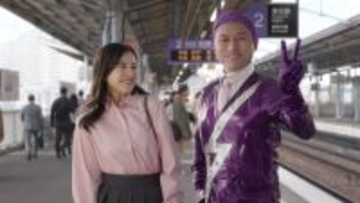 オードリー春日が新・アレグラ人に変身！「人類を花粉から守ってやります」