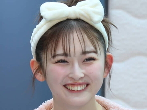 ゆうちゃみがパジャマ姿で寝っ転がった！「かわいいですね！」エバースも大興奮