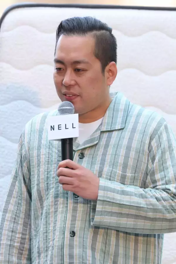 「ゆうちゃみがパジャマ姿で寝っ転がった！「かわいいですね！」エバースも大興奮」の画像