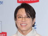 「西川貴教、愛犬2匹と「ペット腸活オフィサー」就任 トイプードル姉妹が映像初お披露目」の画像1