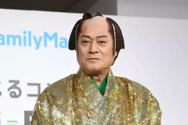 こすり続けて20年。松平健「マツケンサンバ」で今年も沸かす。ファミマ「あそべるコンビニ」イベントで大暴れ