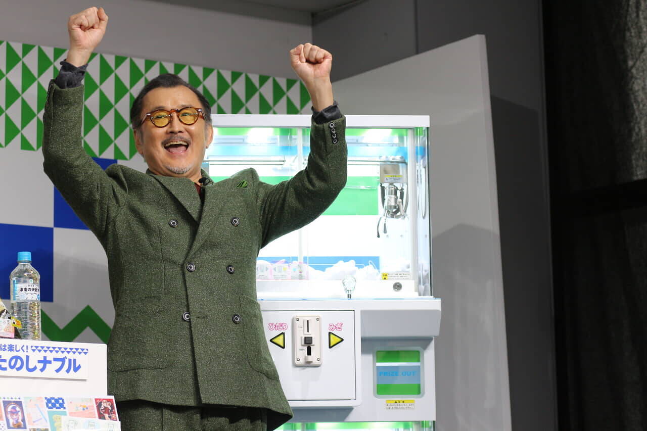 こすり続けて20年。松平健「マツケンサンバ」で今年も沸かす。ファミマ「あそべるコンビニ」イベントで大暴れ