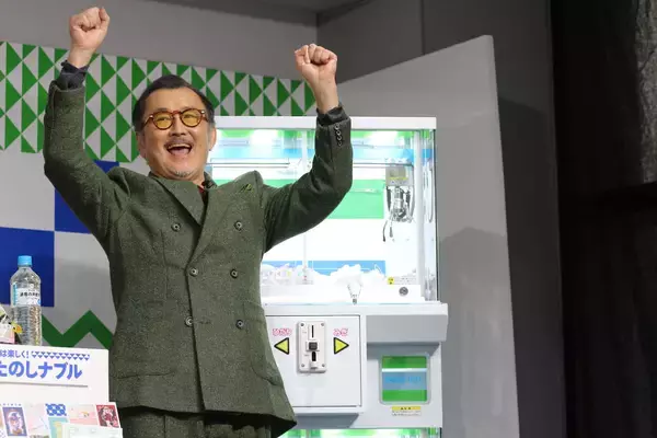 「こすり続けて20年。松平健「マツケンサンバ」で今年も沸かす。ファミマ「あそべるコンビニ」イベントで大暴れ」の画像