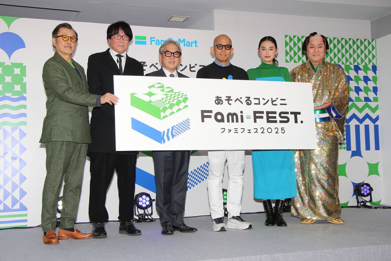 こすり続けて20年。松平健「マツケンサンバ」で今年も沸かす。ファミマ「あそべるコンビニ」イベントで大暴れ