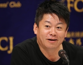 ホリエモン、食用菊散らしパフォーマンスが大酷評「リュウジなんとかしろ！」イライラ隠せず