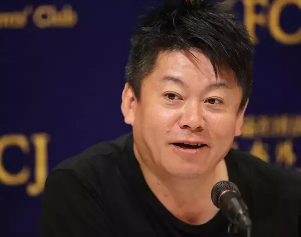 ホリエモン、食用菊散らしパフォーマンスが大酷評「リュウジなんとかしろ！」イライラ隠せず