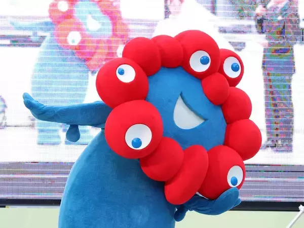 ミャクミャク、「御堂筋ランウェイ」の衝撃。1日限りの公式“アフター万博”に大歓声