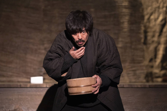 森田剛、相手役の藤間爽子は「腰が強い。負けそう」舞台『砂の女』19日開幕