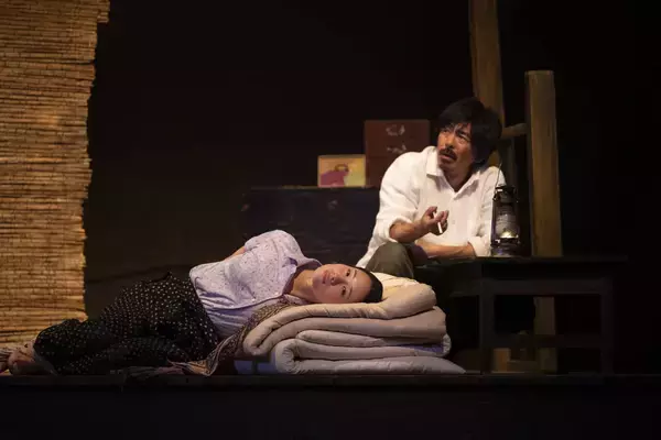 「森田剛、相手役の藤間爽子は「腰が強い。負けそう」舞台『砂の女』19日開幕」の画像