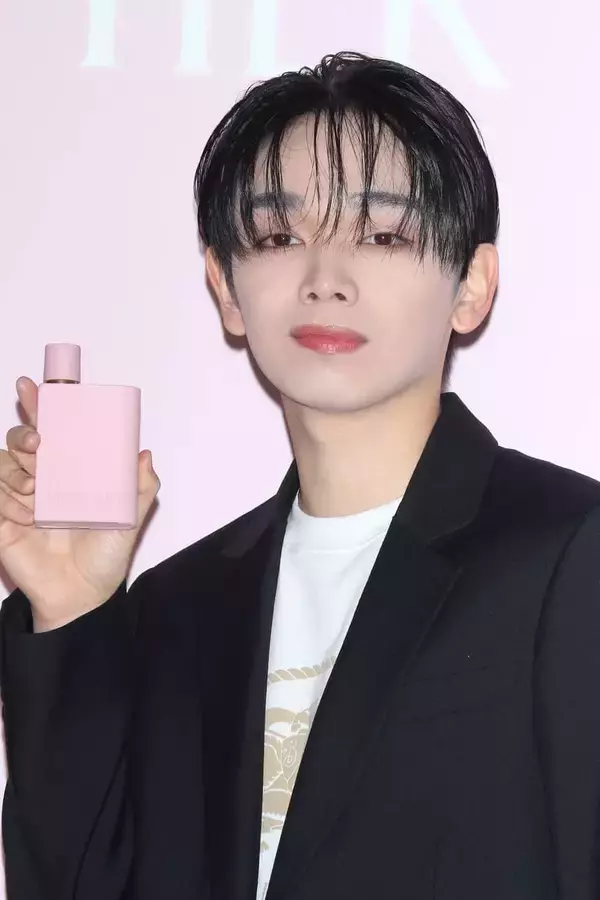 「杉野遥亮「坊主頭なので、香水に守ってもらっている感覚」バーバリービューティのイベントで語る。新婚・神尾楓珠の姿も」の画像