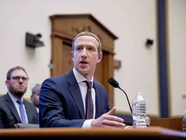 マーク・ザッカーバーグ、自身の「AI版アバター」開発 AI競争で大きく出遅れ、迷走中