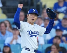 山本由伸、初の完投勝利！ポストシーズンで快挙達成、ドジャース連勝！