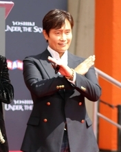 イ・ビョンホン、快挙！米マガジン選定の「2025年間最高の映画俳優10人」入り