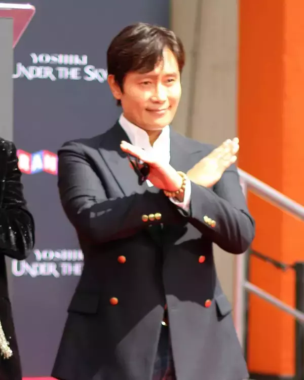 イ・ビョンホン、快挙！米マガジン選定の「2025年間最高の映画俳優10人」入り