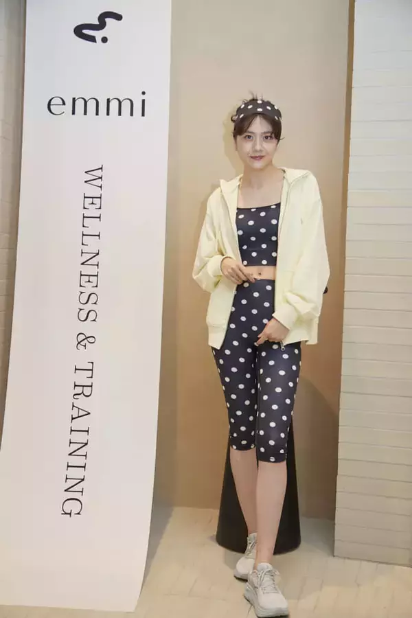 「村重杏奈、家が「熱帯雨林のような湿度」と告白。「ちょっと嫌な瞬間もあるんですけど…」」の画像