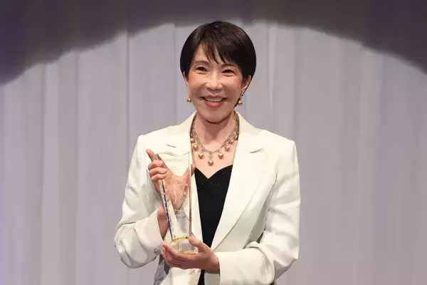 「発売1カ月足らずで6刷5万部突破！ 支持率は過去最低。ゴキブリ投稿が海外でも嘲笑の的に【『高市早苗という病』著者・適菜収氏にインタビュー】」の画像