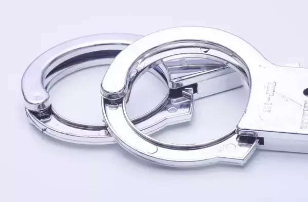 英麻薬ディーラー、自宅に『ホーム・アローン』さながらの危険トラップ設置。懲役7年判決