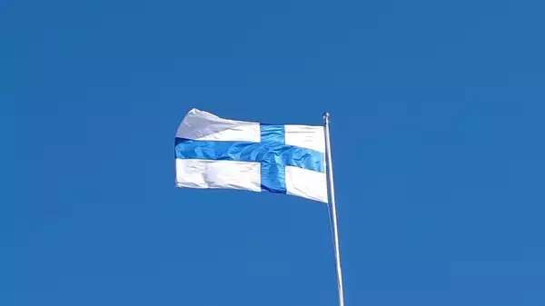 「「乳首で車両ひっぱる」フィンランドのサーカス芸人、ギネス世界記録を更新」の画像