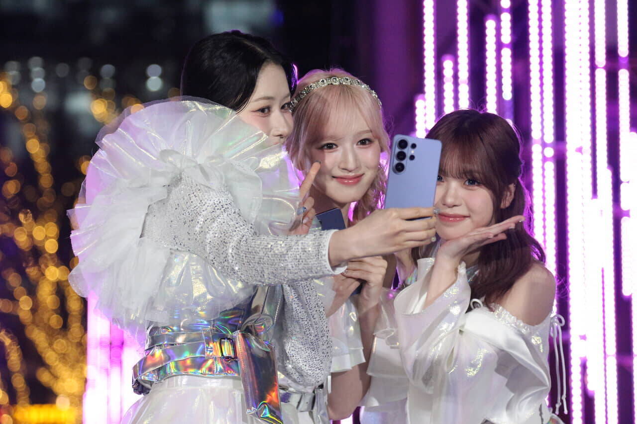 ME:Iデビュー2周年！赤坂での初点灯式にウットリ。MOMONA「初心を忘れずに歩んでいきたい」