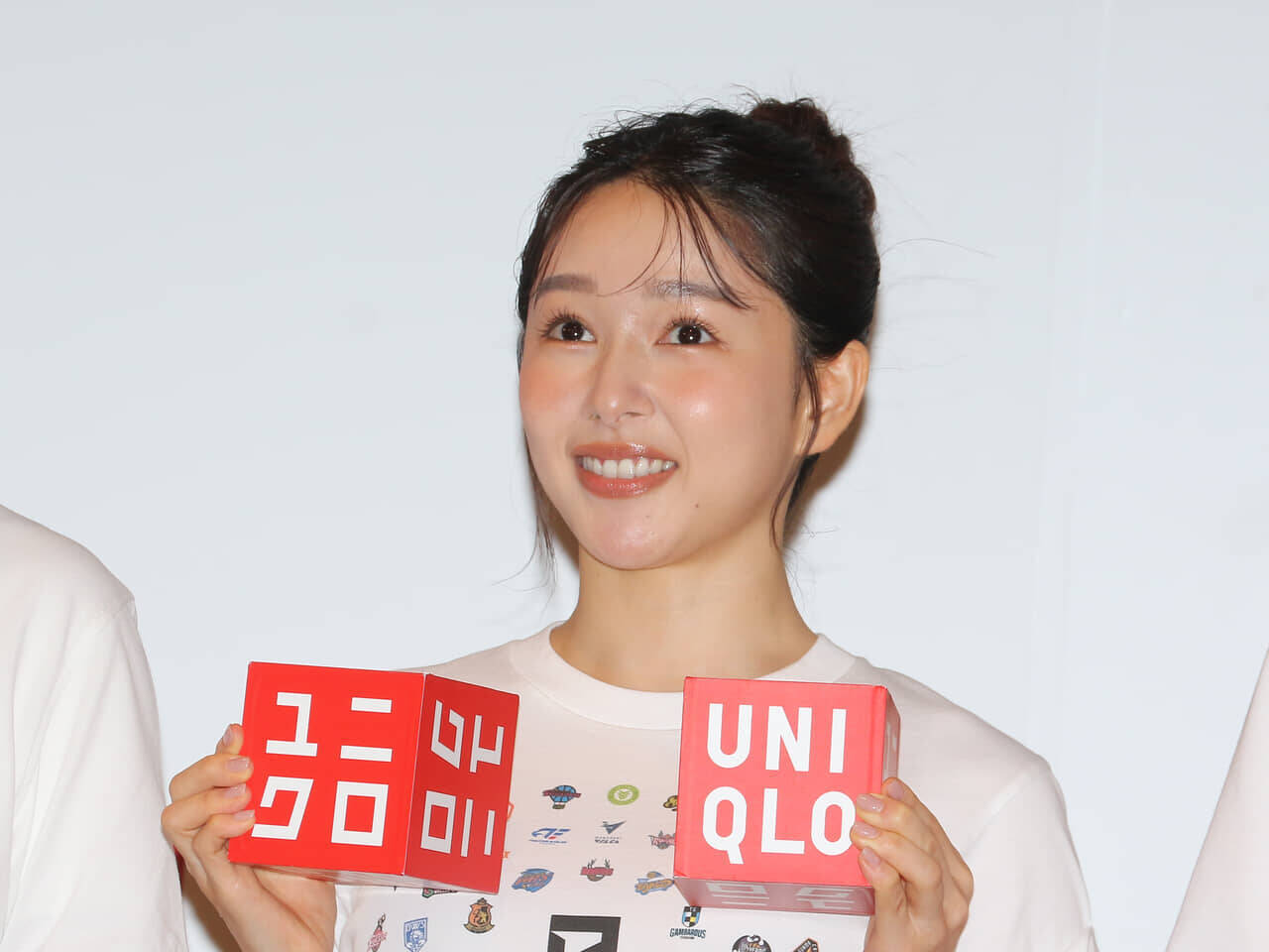 桜井日奈子がユニクロ✕Bリーグイベントに登場。オリジナルバスケTシャツづくりに挑戦