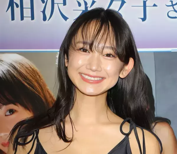 相沢菜々子、セクシー水着で魅せる2026年版カレンダー！「足の長いお姉さんとして生きていきたい」