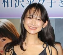 相沢菜々子、セクシー水着で魅せる2026年版カレンダー！「足の長いお姉さんとして生きていきたい」