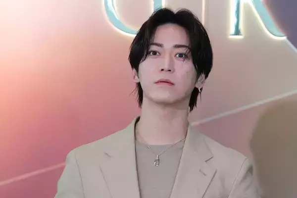 「亀梨和也＆本田翼、キラキラダイヤで登場！亀梨のまだ光っていない部分は「SNS投稿」」の画像