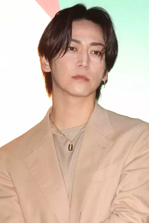 「亀梨和也＆本田翼、キラキラダイヤで登場！亀梨のまだ光っていない部分は「SNS投稿」」の画像