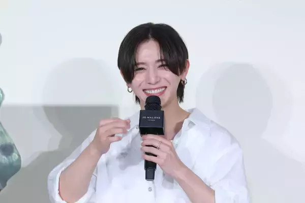 山田涼介、愛用のロンドン発香水を明かす。「ずっと使っていて、安心感がある香りです」