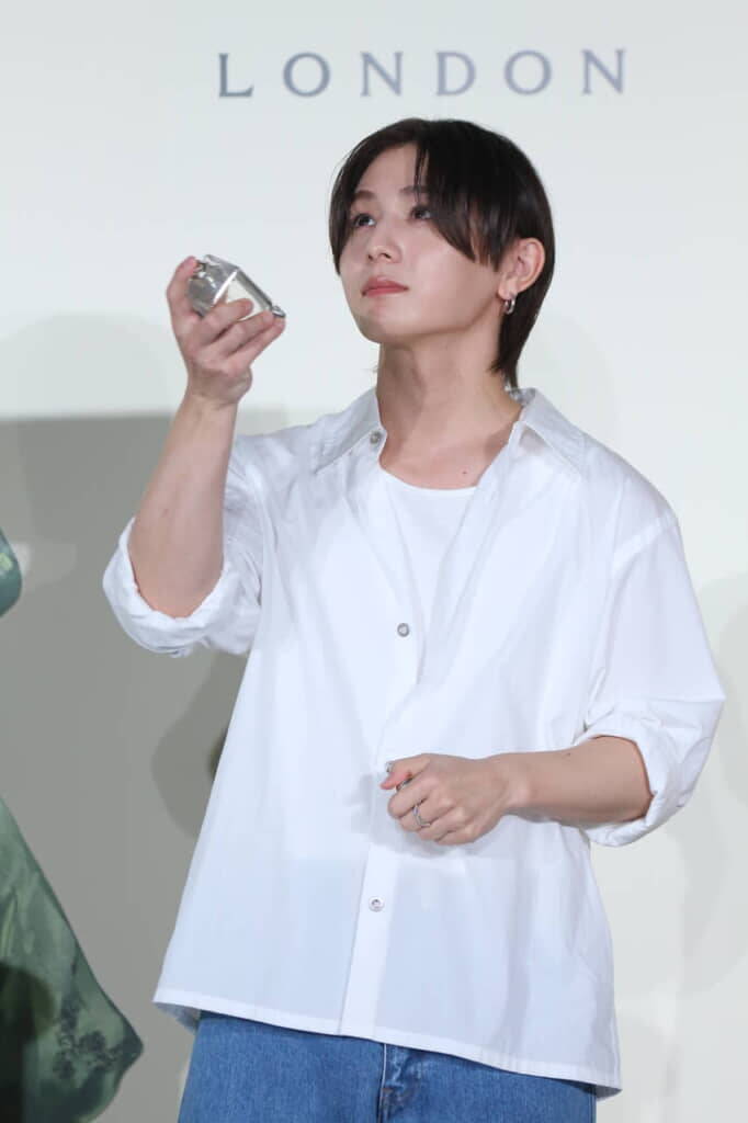山田涼介、愛用のロンドン発香水を明かす。「ずっと使っていて、安心感がある香りです」