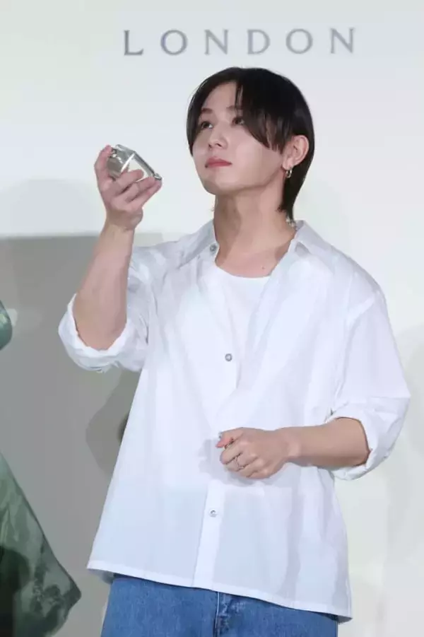 「山田涼介、愛用のロンドン発香水を明かす。「ずっと使っていて、安心感がある香りです」」の画像