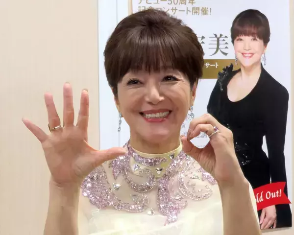 岩崎宏美、「聖母たちのララバイ」など熱唱！林家ペー・パー子夫妻のチャリティー公演で