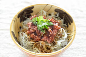 コンビーフにキャベツ＆ソースで「ソースコンビーフ丼」