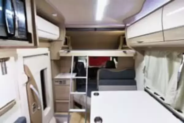 「【キャンピングカー図鑑】車中泊キャンプ最高‼️ 家族みんなで「安心」遊べる､喋れる､トラベる‼️《キャンピングカーがもたらす非日常のアウトドアライフ》」の画像