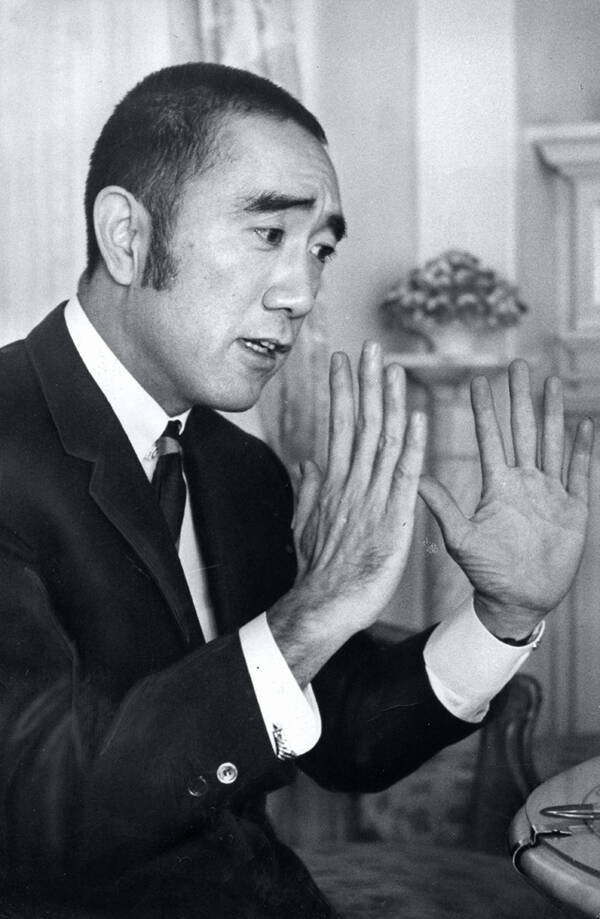 日本人は 劣等感から生れた不自然な自己過信 を卒業しなかった 三島由紀夫が叱った現代日本 年11月2日 エキサイトニュース